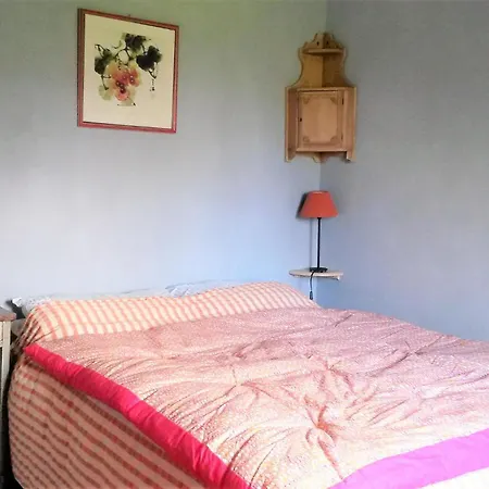 2 Bedroom In Houdetot アパート *